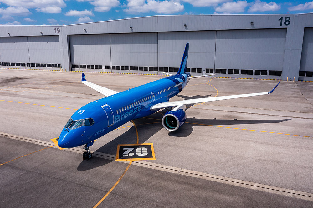 TrueNoord delivers three factory-new Airbus A220s to Breeze Airways